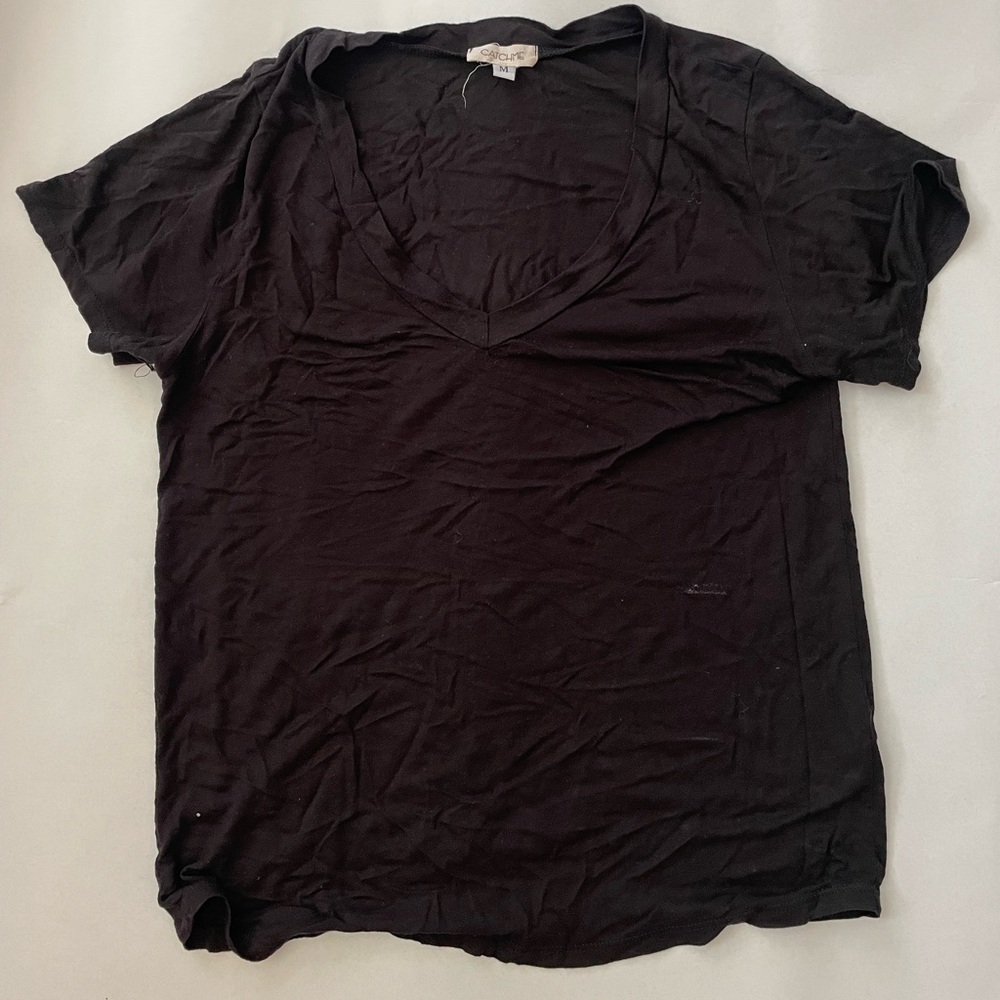 Plain v-neck black tee
